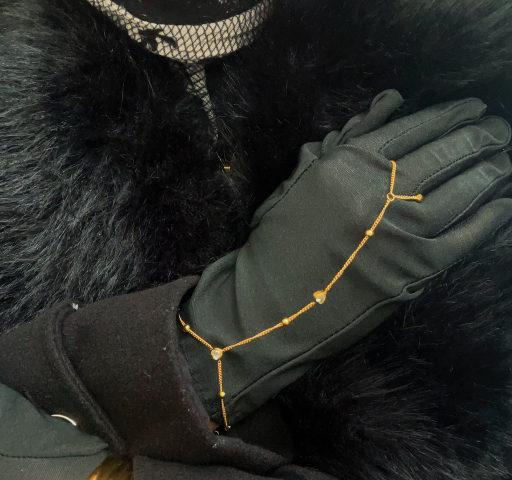 NOOR | Heart Hand Chain