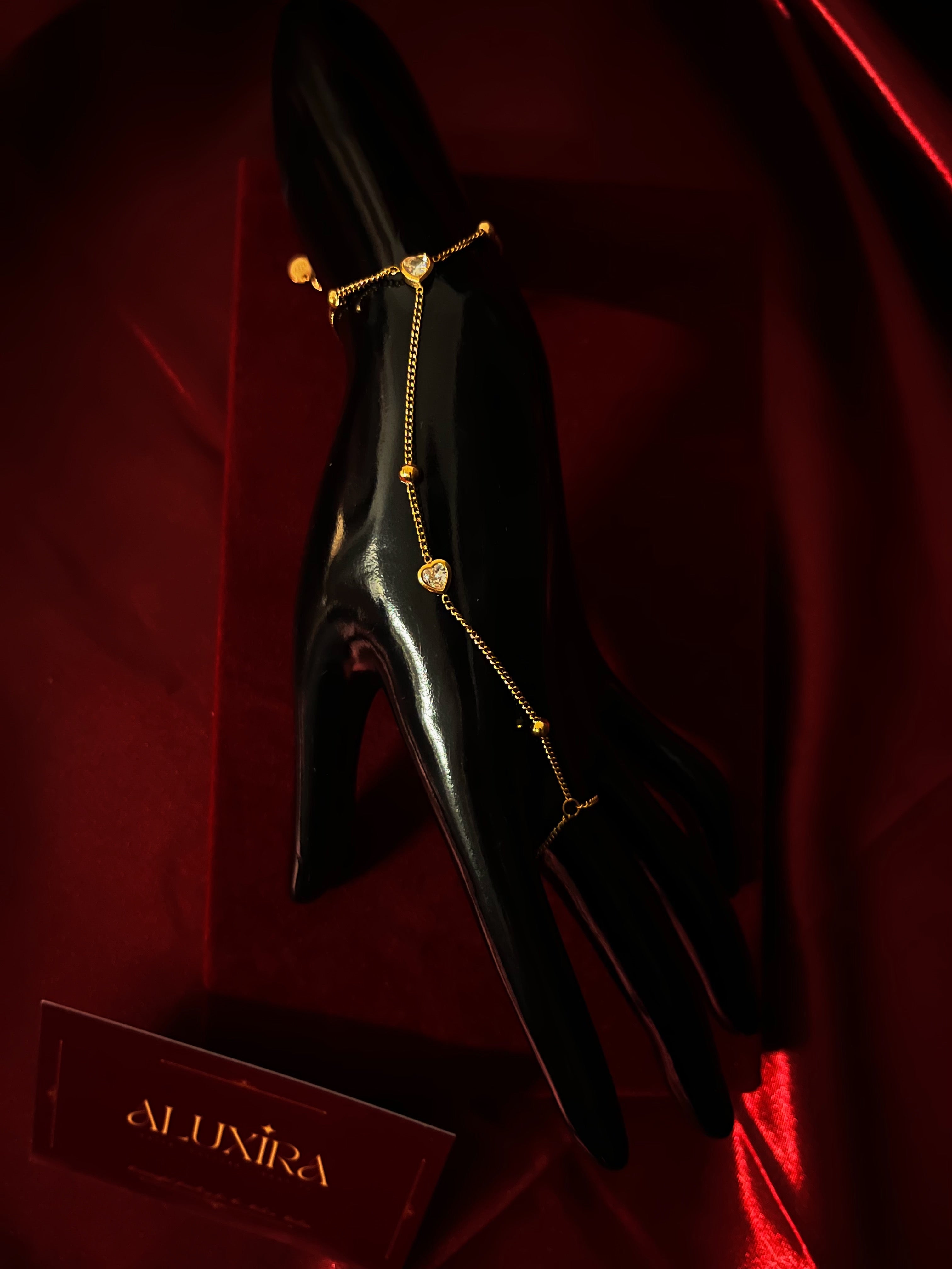 NOOR | Heart Hand Chain